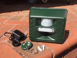 USD ANIMAL REPELLER WITH WIRELESS REMOTE