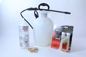 CARPENTER BEE KIT WITH PUMP SPRAYER AND DUST